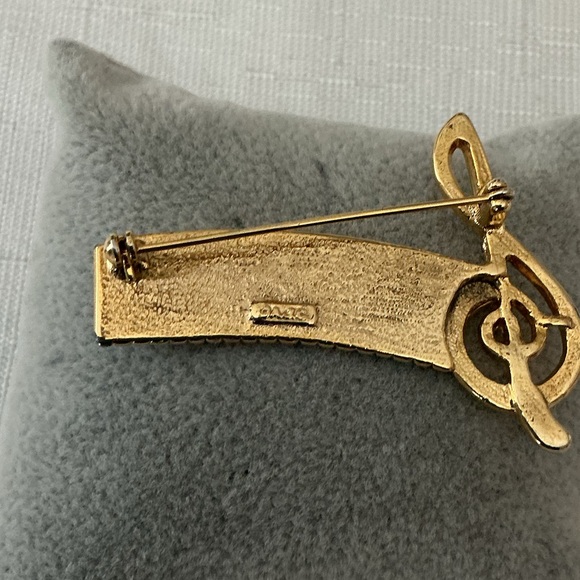 AJC Music Theme Piano Gold Tone Brooch - Picture 2 of 2